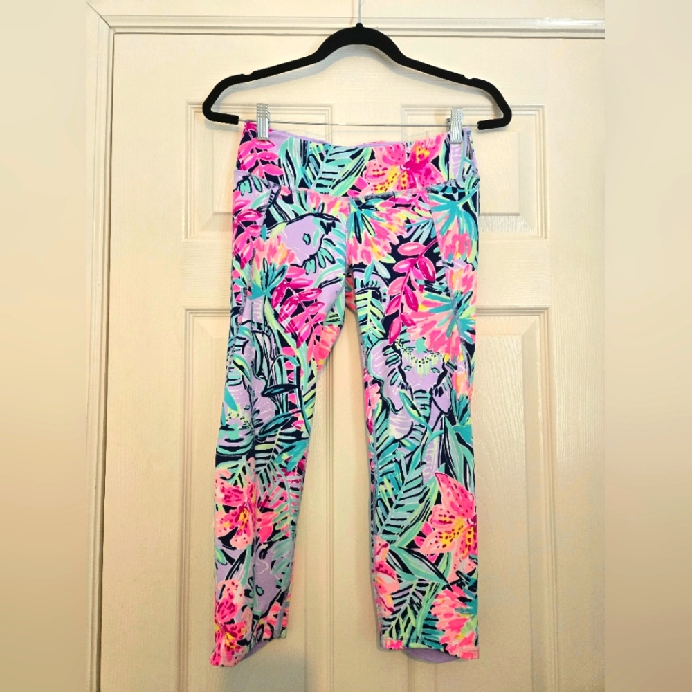 Lilly Pulitzer Luxletic 21" Anika Weekender Crop Legging Size Medium.  EUC $35